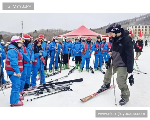 冰雪运动学院开展少儿滑雪教学的本地化教材编制，滑雪课程视频